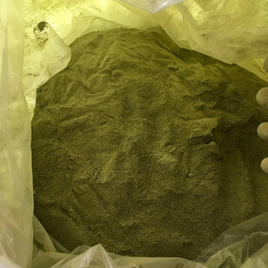 POUDRE D'ALGUE VERTE POUR ANIMAUX OU ENGRÈS EN PROVENANCE DU VIETNAM AU MEILLEUR PRIX Mme Lily - Product Image 1