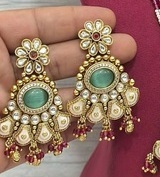 ชุดสร้อยคอทองคำชุบคุณภาพเยี่ยม งานฝีมือประณีต ดีไซน์แบบ Sabyasachi ประดับด้วย Kundan และไข่มุกแท้ Rajwadi เหมาะสำหรับงานแต่งงาน - Product Image 2