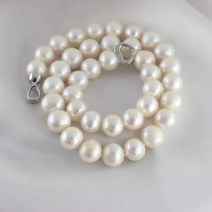 Collar de Perlas de Agua Dulce Grandes de Alto Rendimiento, 11-12 mm, Casi Redondas, con Defectos, No Nucleares, Asequible - Product Image 3