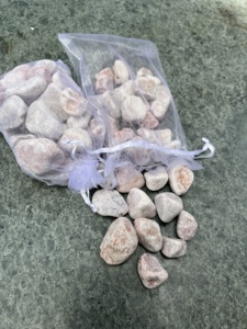 Galets naturels roses pour allées de jardin, aménagement paysager, couverture du sol - Product Image 2