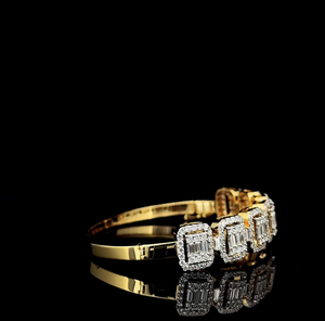 Bracelet tennis de luxe en or avec diamants de laboratoire taille émeraude et halo de diamants baguette pour femme - Product Image 2