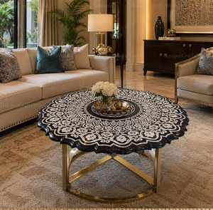 Table basse ronde beige et blanche avec incrustation florale en os sur le dessus et détails verticaux sur la base. En gros. - Product Image 6
