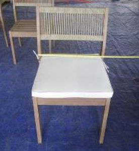 Silla de comedor moderna de madera de eucalipto, respaldo de ratán tejido a mano, asiento tapizado duradero para patio al aire libre, Vietnam directo - Product Image 5