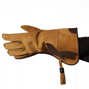 Gants de fauconnerie en cuir pour la manipulation des oiseaux, la formation et la sécurité des mains, fabriqués sur mesure, vente en gros - Product Image 1