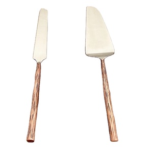 Couteau à gâteau en acier inoxydable, design exclusif, pour les besoins professionnels et domestiques de la pâtisserie, expérience de découpe de gâteaux - Product Image 1