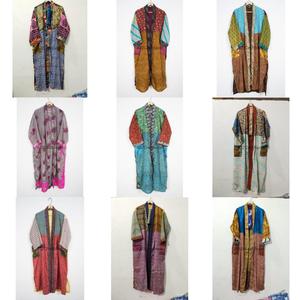 Exclusivo Kimono Japonés de Seda Vintage Hecho a Mano, con Cuello en V, Cierre con Cordón, Largo Completo y Mangas Tres Cuartos para Mujer - Product Image 2