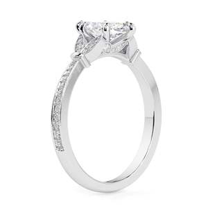 Bague de fiançailles unique en or rose pour femme avec diamant de laboratoire taille marquise et accents décoratifs - Product Image 2