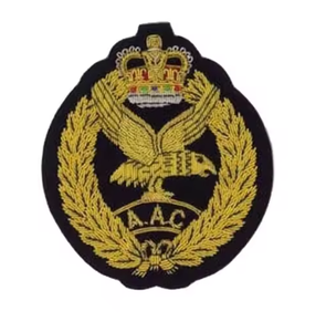 Broche brodée sur mesure de luxe de haute qualité, insignes faits à la main, artisanat détaillé, à coudre, en relief 3D - Product Image 3