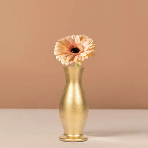 Vase en laiton artisanal de luxe, finition dorée, forme personnalisée, pour la décoration de la maison, des mariages et des salons. - Product Image 2