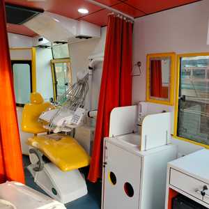 Nueva furgoneta dental de alta tecnología bien equipada Exportación de la furgoneta dental de la India en la rueda lista para usar furgoneta dental - Product Image 5