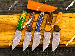 Couteau de camping Skinner à pointe tombante en acier Damas forgé à la main, personnalisable, avec support OEM/ODM, fourreau en cuir coloré - Product Image 2