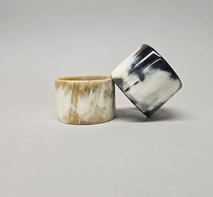 Bracelet manchette contemporain en corne de buffle, fait main, bijoux en matériaux naturels pour femmes, à porter pour les occasions spéciales - Product Image 4