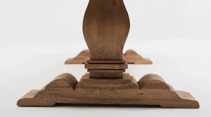 Elegante Mesa de Comedor Rectangular Moderna de Madera de Teca Sólida con Patas de Pedestal Torneadas, Acabado Natural Cálido para Comedor - Product Image 6