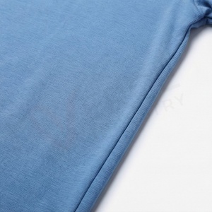 Chemise décontractée pour homme en piqué 100 % polyester bleu marine à manches courtes, respirante, infroissable, coupe classique, design tricoté uni - Product Image 5
