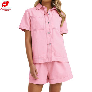 Ensemble de shorts en jean pour femmes de haute qualité, tissu confortable et flexible, tenue élégante en deux pièces pour les voyages, les loisirs et les tenues d'été - Product Image 1