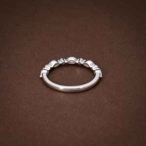 Anillo de media eternidad con corte marquesa de moissanita para mujer, de acero inoxidable, plata 925, chapado en oro, regalo de aniversario elegante para ella - Product Image 4