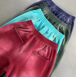 Pantalones de chándal de forro polar nuevos de invierno para hombre, con efecto de tinta salpicada, teñido por pulverización, lavado desgastado, joggers anchos con bordes desgastados, pantalones holgados de felpa. - Product Image 5