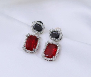 Aretes Largos de Moda con Circonitas Plateadas en Plata de Ley de Alta Calidad, Ideales para Fiestas y Eventos Nocturnos, Colección de Moda - Product Image 3