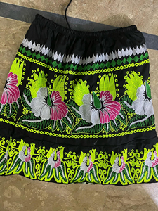 Jupe Hawaïenne en Coton Brodé Floral Écologique pour Femme, Taille Naturelle, Dernier Design Guam Micronésie, Ornée de Paillettes - Product Image 6