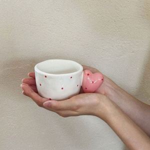 Tasse à café ou à dessert en céramique de style coréen avec poignée en forme de cœur, peinte à la main, pour la maison, idéale comme cadeau - Product Image 3