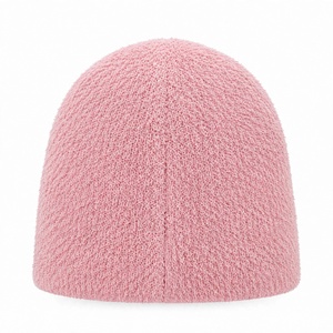 Bonnet en tricot doux et moelleux rose personnalisé avec logo en relief – Bonnet d'hiver chaud pour femme, style streetwear - Product Image 5