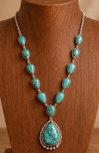 Grand collier turquoise audacieux avec pendentif goutte d'eau style western, bijou tendance pour femme, cadeau idéal - Product Image 6