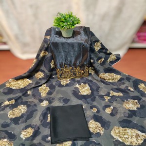 Nouvelle Robe de Soirée Somalienne Éblouissante 2026 pour Filles, en Tissu Voile Jacquard à Motif Paisley et Base Noire Effet Slub - Product Image 1