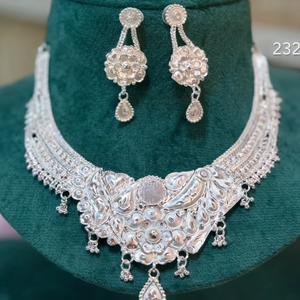 Meilleures ventes 2024 : Ensemble collier et boucles d'oreilles tendance pour femme, style africain d'inspiration indienne, en alliage plaqué or/argent avec cristaux/strass - Product Image 1