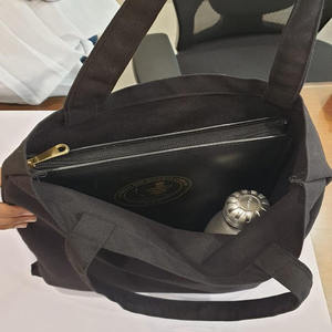 Sac fourre-tout unisexe en toile de coton de taille moyenne avec longue poignée et bandoulière, motif personnalisé pour usage sportif - Product Image 2