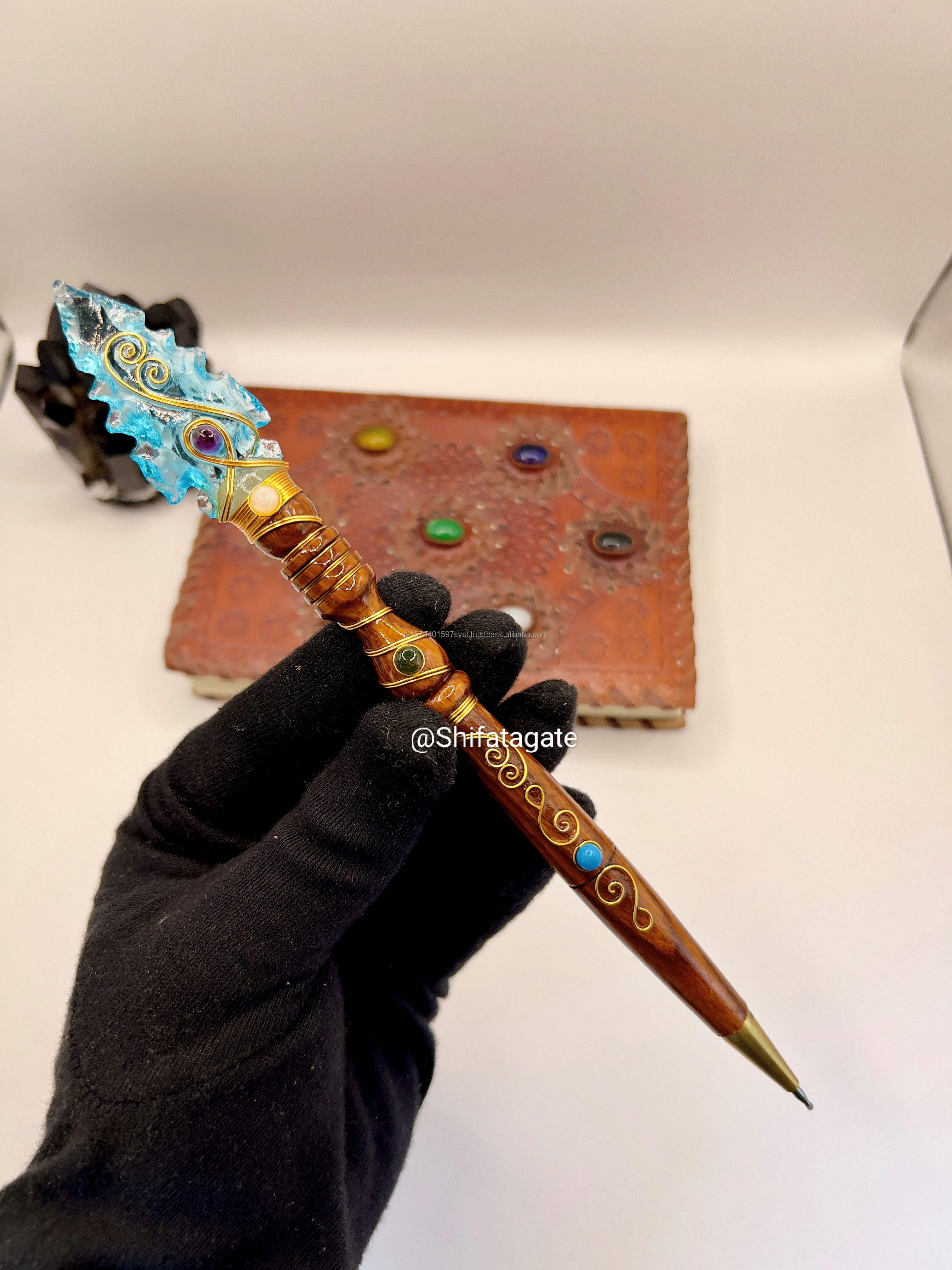 สีน้ำตาล