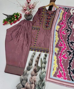Salwar Kameez en soie pour femmes avec broderie, couleur violette, tenue décontractée traditionnelle, style Inde Pakistan 85478 KARMA- MT- 1077 - Product Image 4
