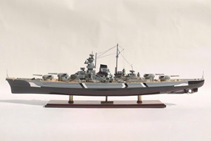 Modelo de Barco de Guerra Alemán BISMARCK, Hecho a Mano y Pintado en Madera, de Fabricante Vietnamita - Product Image 2