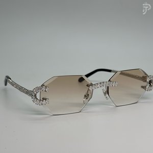 Lunettes de soleil de luxe géométriques VVS avec diamants Moissanite taille ovale, monture moderne et tendance, effet glacé - Product Image 2