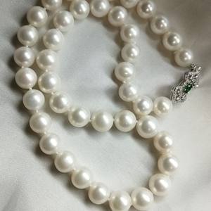 Collar de Perlas Redondas Blancas Grandes de 10-11 mm con Hebilla de Plata de Ley S925 de Primera Calidad, Regalo de Alta Calidad para Personas Mayores - Product Image 2