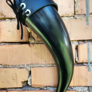 Par de Cuernos Vikingos Decorados de Primera Calidad - Product Image 1