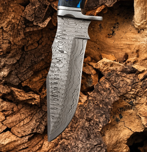 Cuchillo de Camping Hecho a Mano de Grado Industrial, Hoja de Acero de Damasco con Punta Caída, Borde Recto, Mango de Madera Pakka, Funda de Cuero - Product Image 3