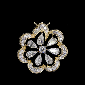 Colgante de Diamante Cultivado en Laboratorio con Diseño Floral en Oro Amarillo |   Joyería de Diamantes con Forma de Flor |   Fabricante de Joyería OEM ODM - Product Image 1