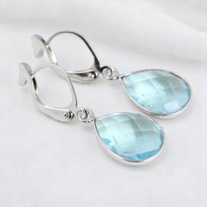 Pendientes de cuarzo topacio azul hechos a mano con forma de pera |   Pendientes de Plata de Ley 925 con Bisel para Mujer - Product Image 1