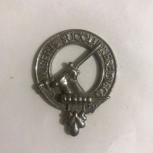 นี่คือตราสัญลักษณ์ตระกูลโอ๊กลวี ซึ่งเป็นที่นิยมทำจากดีบุก - Product Image 4