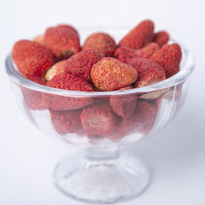 Vente flash : Tranches de fraises séchées congelées, collations de fruits saines - Product Image 1