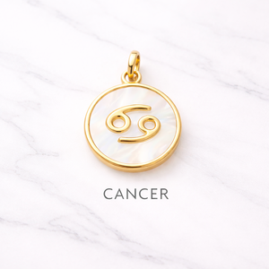 Collier Pendentif Signe Astrologique Cancer Plaqué Or 24 carats en Laiton et Nacre, Breloque Horoscope, Bijou Astrologique Minimaliste, Cadeau - Product Image 1