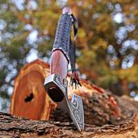 Hache Viking Tomahawk Faite à la Main sur Mesure en Acier à Haute Teneur en Carbone pour Camping, Chasse et Survie avec Manche en Bois et Housse – Garantie 1 An