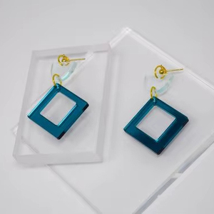 ต่างหูเรซิ่นอีพ็อกซี่ทันสมัยมีสไตล์ เป็นมิตรกับสิ่งแวดล้อม ดีไซน์ปรับแต่งได้ เครื่องประดับเรซิ่นสำหรับผู้หญิง สำหรับงานปาร์ตี้และของขวัญ งานฝีมือเรซิ่น - Product Image 2