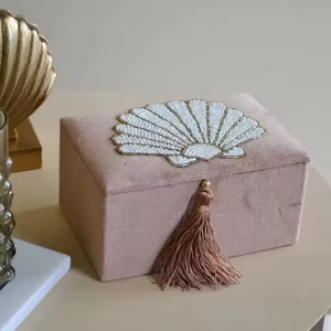 Caja Organizadora de Joyas Moderna de Terciopelo Cuadrada con Bordado a Mano y Cuentas, Precio Bajo, Tamaño y Logotipo Personalizables, Arte y Artesanía - Product Image 4