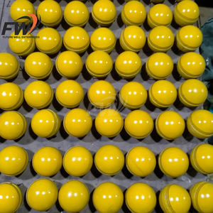 Balle de cricket en cuir de qualité supérieure, couleur blanche, fabriquée en cuir, balle d'entraînement en vente, balle de cricket de haute qualité OEM - Product Image 4