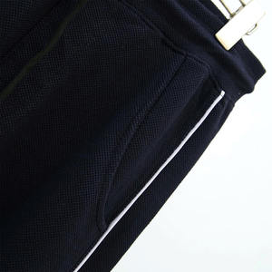 Pantalon de jogging molletonné bleu marine personnalisé OEM pour homme avec bande latérale blanche, coupe ajustée, idéal pour la gym et le streetwear - Product Image 3