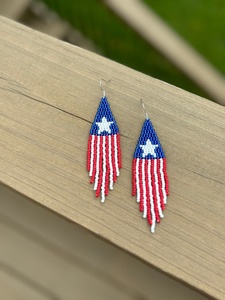 Nouvelles boucles d'oreilles pendantes étoile en perles faites à la main style bohème pour femmes, motif patriotique rouge, blanc et bleu, parfaites pour les fêtes - Product Image 5