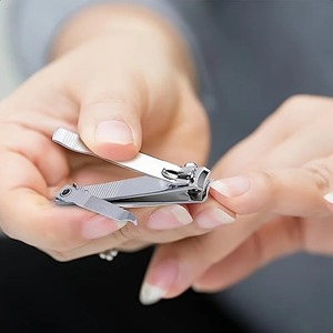 กรรไกรตัดเล็บมืออาชีพแบบกันน้ำกระเซ็น พร้อมตะไบ กรรไกรสแตนเลส และอุปกรณ์สำหรับเล็บเท้า เล็บมือ ใบมีดกว้าง ทนทาน - Product Image 4