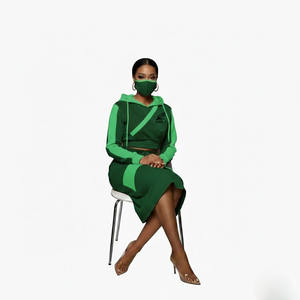 Ensemble jupe et crop top à capuche personnalisé OEM le plus vendu pour femme, avec impression de logo décontractée, idéal pour l'hiver - Product Image 5