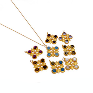 Collier El Joyero en pierre de lune arc-en-ciel, design trèfle, style bohème, plaqué or 18 carats, pendentif en pierres précieuses fait main, chaîne ajustable - Product Image 1